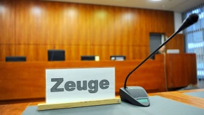 Angriff mit Samuraischwert und Baseballschläger