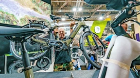 Bald mehr E-Bikes verkauft als normale Fahrräder