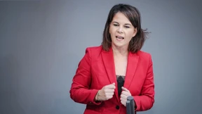 Baerbock will weitere Sanktionen gegen Teheran