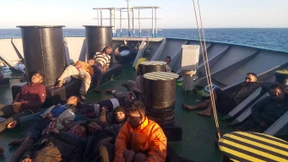 Handelsschiff mit Migranten darf nach Sizilien