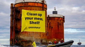 Greenpeace protestiert in der Nordsee gegen Shell