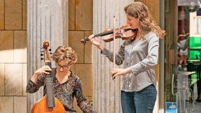 „Wir musizieren mit links“