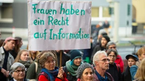 Streit um Abtreibungsparagrafen geht vor Oberlandesgericht