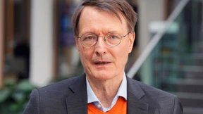 Lauterbach meldet „explosionsartigen“ Anstieg bei Pflegebedürftigen