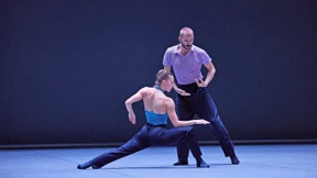 Tanzfans feiern Forsythe und Hauert