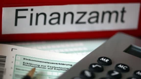Finanzämter wälzen das Zinsrisiko auf die Bürger ab 