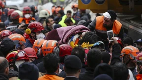 Mädchen nach 19 Stunden aus Trümmern gerettet