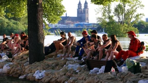 Magdeburg kämpft gegen Flut - Entspannung in Halle