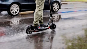 Mit E-Scooter auf der A643