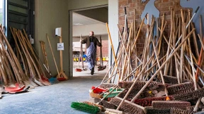 Wie eine Schule nach der Zerstörung der Flut weitermacht