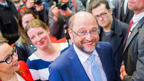 Schulz hängt die Kanzlerin ab