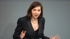 Göring-Eckardt will Freiwilligendienste aufstocken