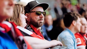 Wie blinde Fußballfans Spiele im Stadion verfolgen