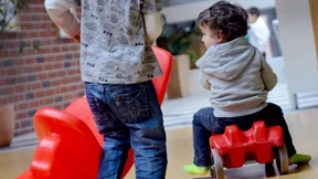 Jungs bitte in die Puppenecke!