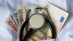 So können Privatpatienten Geld sparen