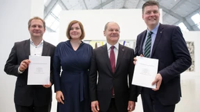 SPD und Grüne präsentieren Koalitionsvertrag