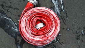 Frau durch Brand schwer verletzt: Ehemann in Haft