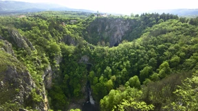 Frau nach 30 Stunden schwer verletzt aus Höhle gerettet