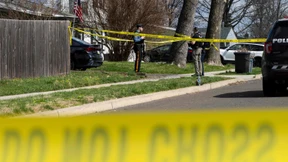 Mann erschießt drei Menschen und verbarrikadiert sich mit Geiseln