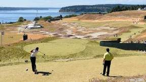 Golfen auf dem grünen Eis