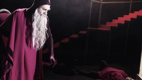 Auf Horrortrip mit strammer Perücke