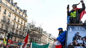 Die französische Regierung knickt ein