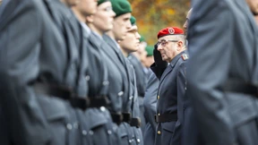 Merz bekräftigt Wehrflicht-Pläne