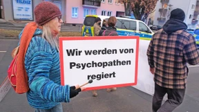 Verschwörungsgläubige neigen zum politischen Extremismus