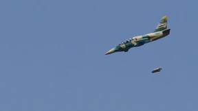 Rebellen attackieren Militärflughäfen