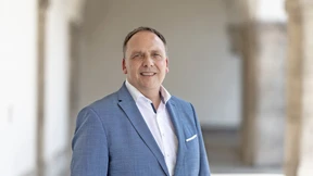 „Keine Steuererhöhungen für den Bau des Eisstadions“