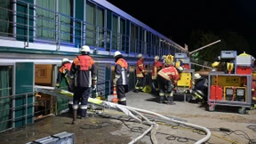 Passagierschiff auf dem Main schlägt leck