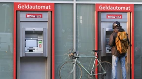 Viele Banken halten noch immer an Nullzinsen fest