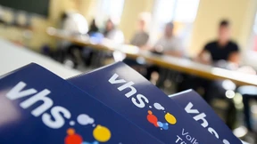 Volkshochschulen mit Steuer-Sorgen