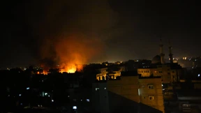 Israel fliegt Dutzende Angriffe