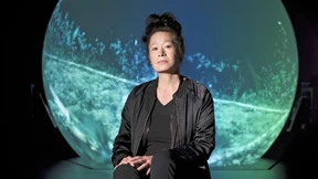 Ich habe die Drohne schön gegen einen Mast knallen lassen