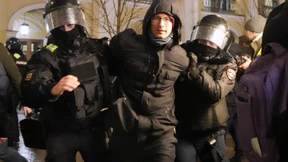 Mindestens 560 Festnahmen bei Anti-Kriegs-Protesten