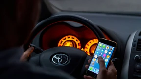 Dobrindt soll Fahrverbot bei Handynutzung am Steuer planen