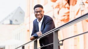 Warum ist dieser junge Mann viel beliebter als seine Partei?