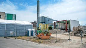 Halle geht zu Boden, aber Boxclub steht