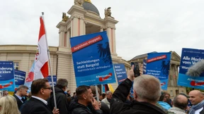 AfD steigt, Union sinkt
