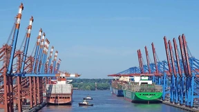 Investoren ringen um den Hamburger Hafen