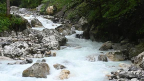 Frau nach Flutwelle in Höllentalklamm tot geborgen