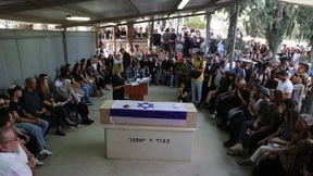 Hunderte Trauergäste bei Beisetzung von Shani Louk