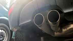 Autobauer und Bundesamt Hand in Hand