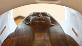 2500 Jahre alte Mumienreste in Sarg gefunden