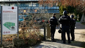 Angreifer verletzt mehrere Personen mit Waffe