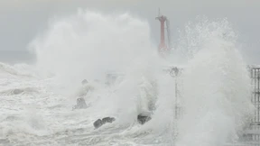 Mächtiger Taifun Krathon steuert auf Küste zu