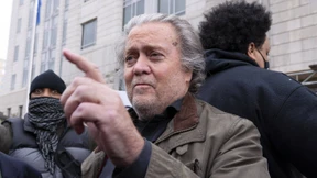 Trump-Gefährte Bannon stellt sich dem FBI