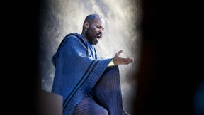 Erschütterndes Porträt eines einsamen Gottes