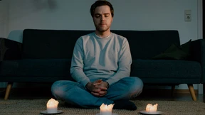 Die Übung besteht aus mehreren Tieren, die alle Rückenprobleme haben